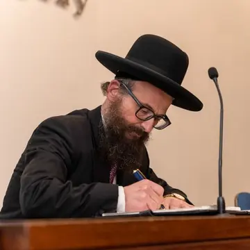 El Rabino Ariel Milstein firma la declaración